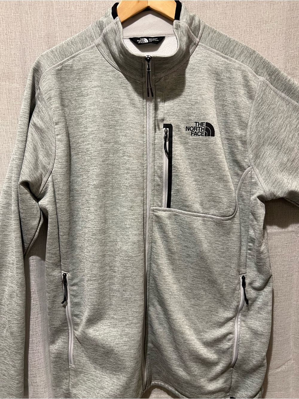 The North Face Light Gray Full-Zip Shirt Jacket. Men's Large.